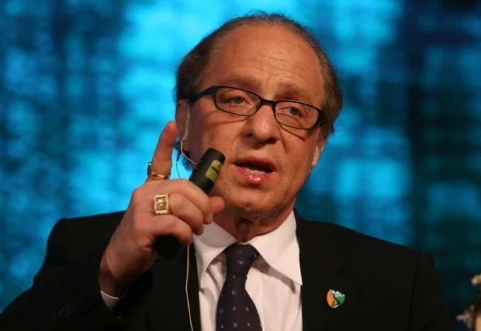 Raymond Kurzweil tuyên bố bộ não con người sẽ hợp nhất với máy tính vào năm 2030, dẫn tới trạng thái 