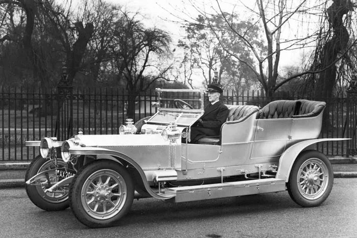 Chiếc Rolls-Royce Silver Ghost cuối cùng đã được bán cho một khách hàng ở London vào ngày 19-12-1924, sau gần hai thập kỷ sản xuất