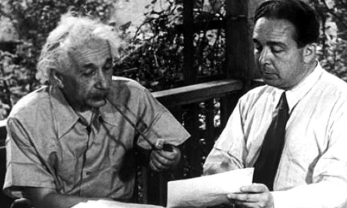 Einstein (trái) và Leo Szilárd từng hợp tác trong một nghiên cứu. (Ảnh: UC San Diego Library)