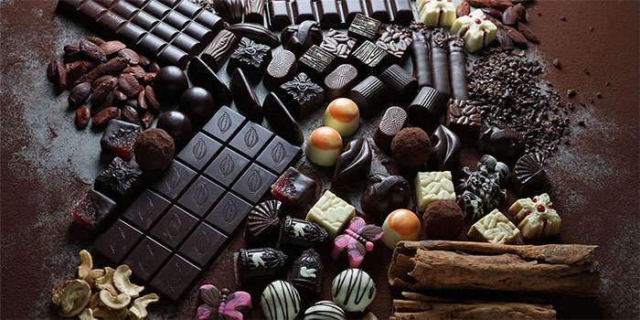 Lớp phủ chocolate chứa sáp parafin cấp thực phẩm, có nguồn gốc từ dầu mỏ. (Nguồn: Getty Images)