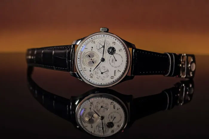 IWC Portugieser Eternal Calendar, đồng hồ hiển thị moonphase chính xác tới 45 triệu năm. (Ảnh: Monochrome Watches).