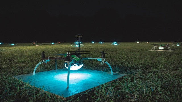 Loại drone dùng để trình diễn có khả năng bay lượn rất tốt.