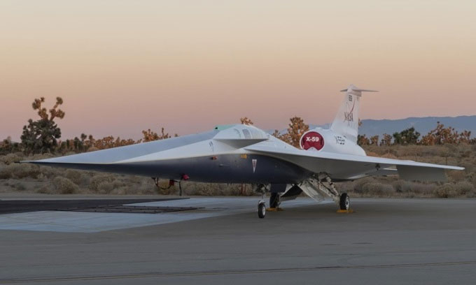 Máy bay X-59 đậu ở cơ sở Skunk Works của Lockheed Martin ở Palmdale, California. (Ảnh: NASA/Steve Freeman)