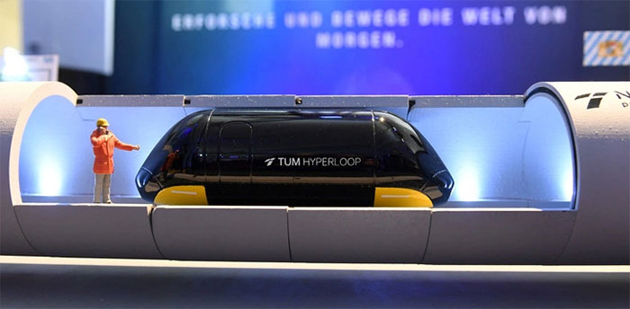 Mô hình hyperloop trưng bày tại khoa hàng không vũ trụ của Đại học Kỹ thuật TU ở Munich (Đức) - (Ảnh: AFP).